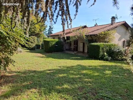 maison spacieuse avec appartement indépendant