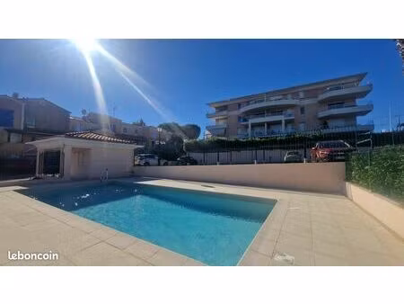 antibes f2 en rez de jardin + parking + piscine
