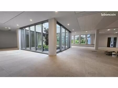 bureaux 210 m²