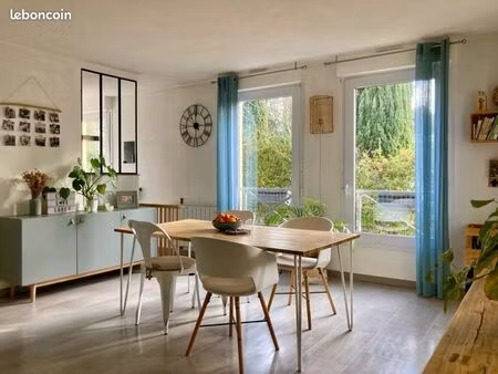 t3 rénové de 62 m² – piscine et tennis – la mayanelle