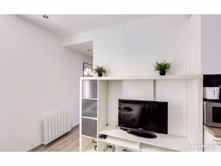 découvrez cet appartement charmant situé dans le quartier animé de charpennes-tonkin