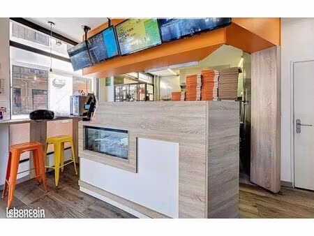 pizzeria à nice- extraction au toit – terrasse – clientèle fidèle