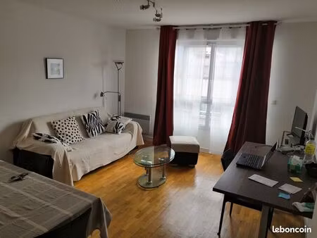 t2 48.5 m2 meublé refait à neuf  proche part dieu rue du pensionnat lyon 3ème