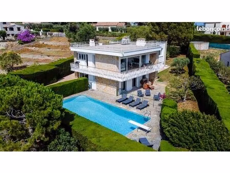 villa 7 pièces 235 m²