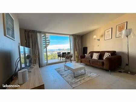 penthouse avec jacuzzi et vue mer