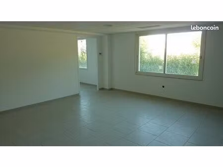 loue local de 250m  80m² de bureau de climatisé