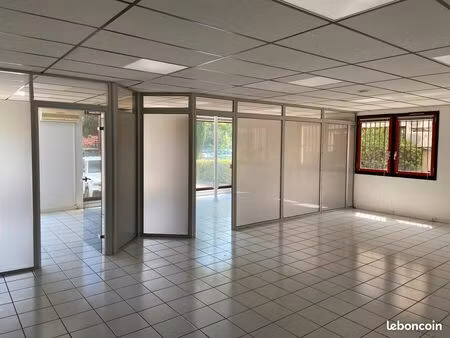 locaux au rdc- aubagne/la penne sur hve 300 m² extensible 500 m²