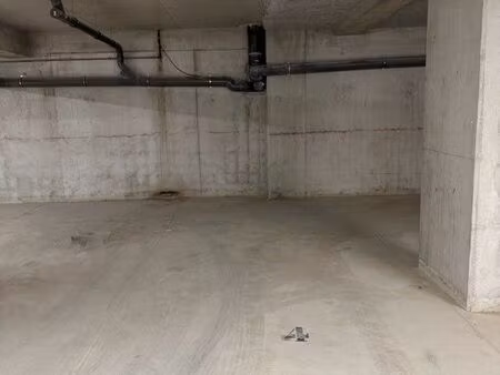 location place de parking sécurisée – proche mairie du 9eme/10eme - résidence neuve