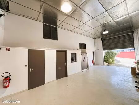 local d’activité 237 m² – dépôt + bureaux – stationnement – proche a46 – mions