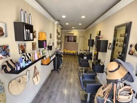 local coiffure 44 m²