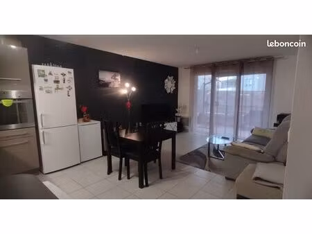 t3 calme dans résidence sécurisée avec garage et balcon