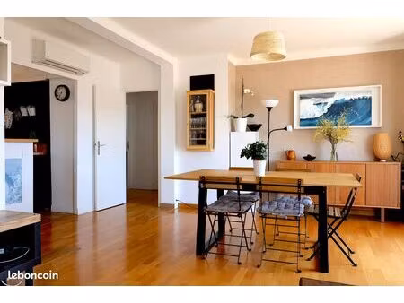 location longue durée  t3 meublé  traversant  vue sur notre dame et le frioul