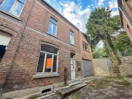 spacieuse maison 3 façades à rénover