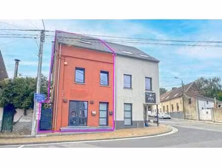 rez commercial  appartement 2 chambres avec jardin