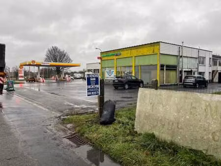 bâtiments commerciaux  entrepôt  station-service et parking