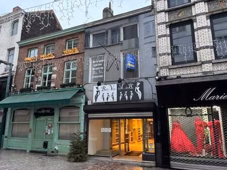 commerce situé en plein coeur de charleroi.