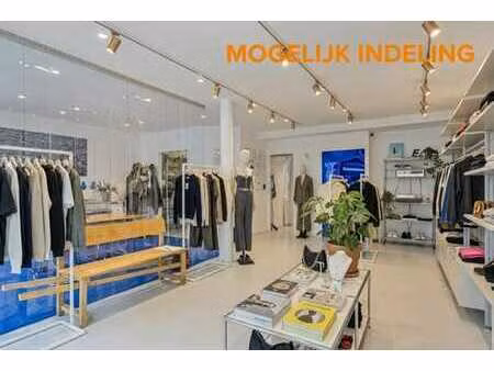 commerce de plain-pied en emplacement de choix à hal