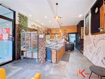 commerce à louersur la place de linkebeek.