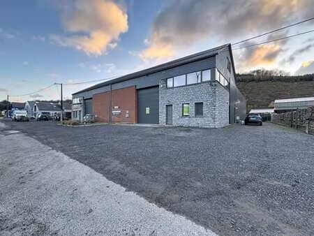 entrepôt 576 m² avec bureau  idéalement situé - bande