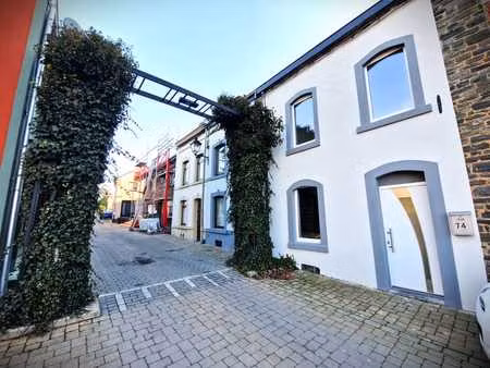 maison rénovée 3 chambres – proche hyper-centre de bastogne