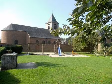 prieuré sur 13 ares constructibles (*) proche d'ath