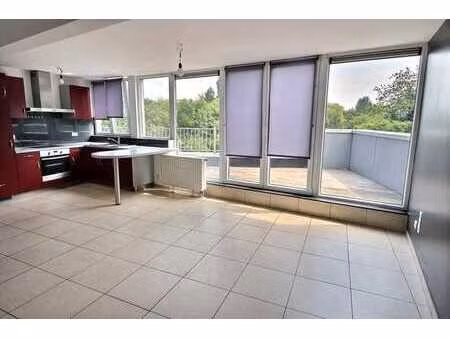 superbe appartement lumineux avec terrasse et vue dégagée –