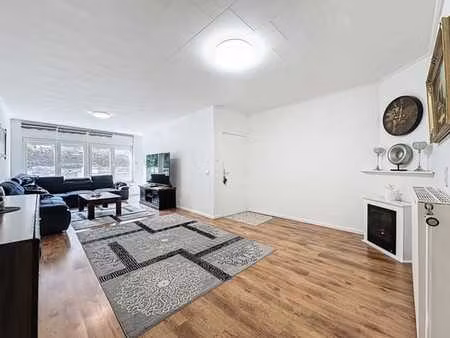 maison bel-étage 2 ch.  terrasse  garage et hangar de 130m²!