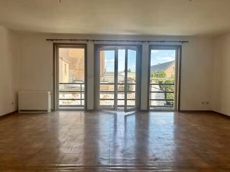 appartement 2ch  terrasse et garage.