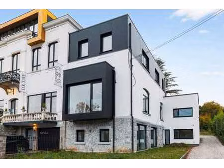 appartement sis au rez avec vue sur meuse