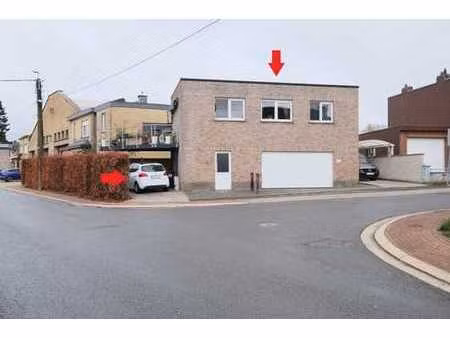 lumineux appartement 1 ch. avec carport sous terrasse