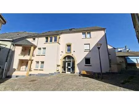 très bel appartement 2 ch. au 1er étage.