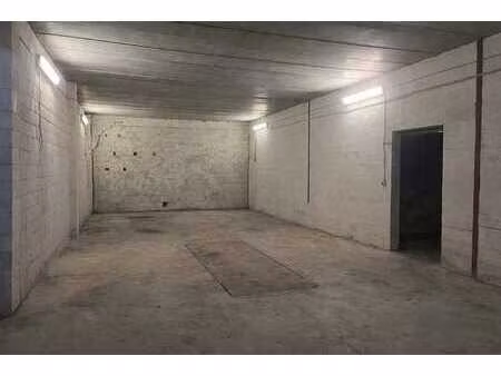 petit entrepôt à louer d’une superficie de +/- 75 m²
