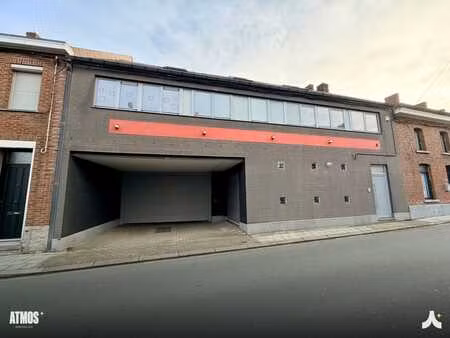 loft moderne construit en 2004 et d’une superficie de 156m2: