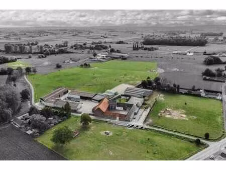 propriété équestre avec 2 habitations érigée sur 10 hectares