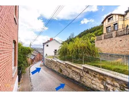 maison d'habitation avec garage et jardin !