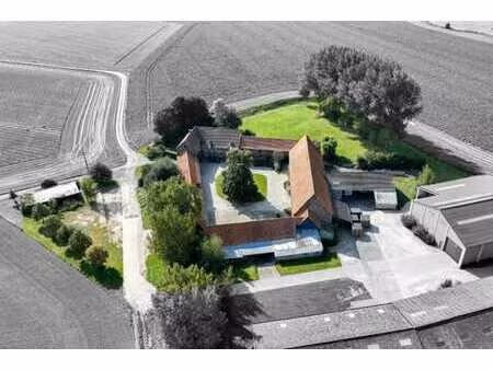 ferme en carré de charme avec grange et 1 25 ha à tournai