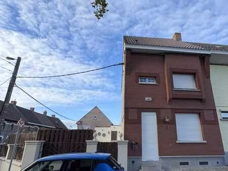 très bonne maison d’habitation avec garage et jardin