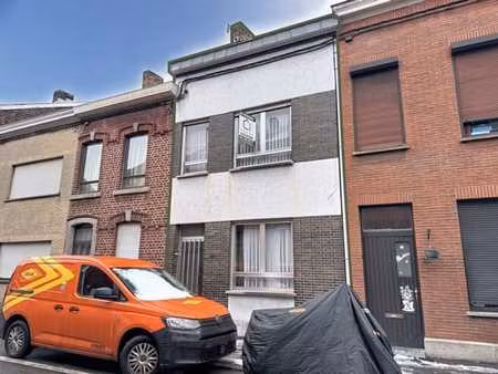 maison semi-mitoyenne à remettre au goût du jour à ougrée !