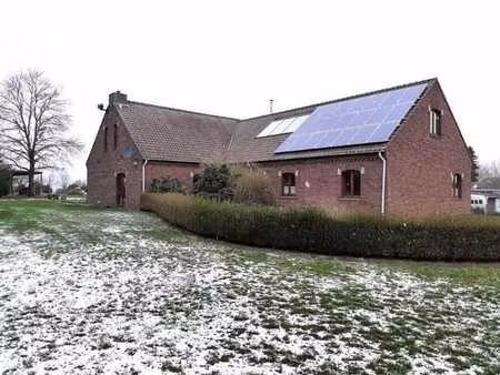 très grande villa avec jardin et tout confort  au calme 