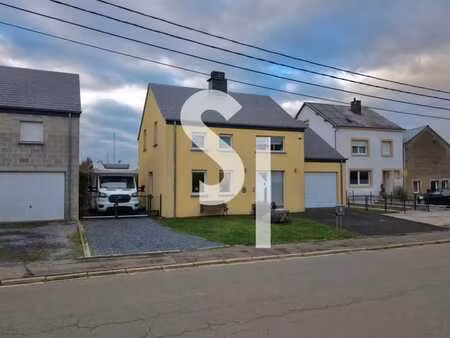 maison familiale avec panneaux photovoltaïques à saint-mard