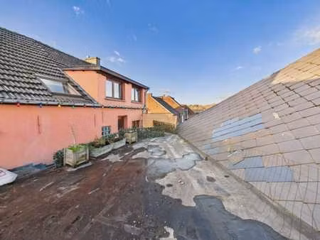 duplex a rafraichir 3ch grande terrasse & situation centrale