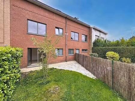 lumineux appartement deux chambres dans un clos calme