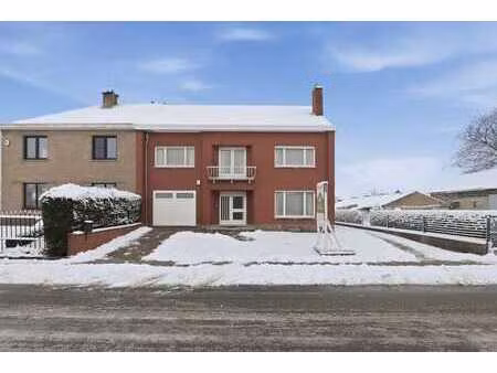 knusse gezinswoning met 4 slks en een garage in boekhout