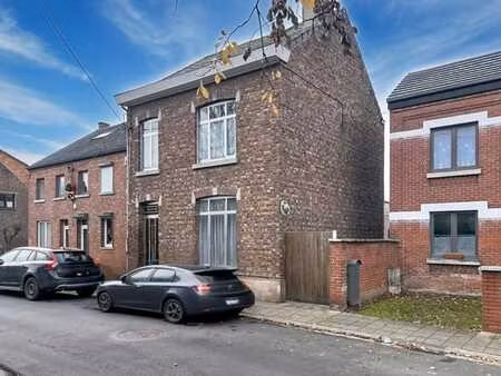 maison 3 façades dans le centre d'hannut