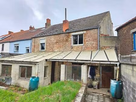 spacieuse maison à restaurer avec 4 ch  gge et grand jardin