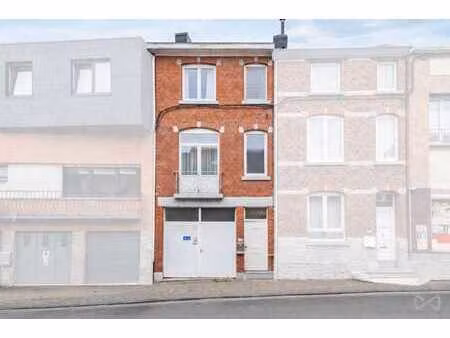 maison 2 ch - grand garage - caves - jardin