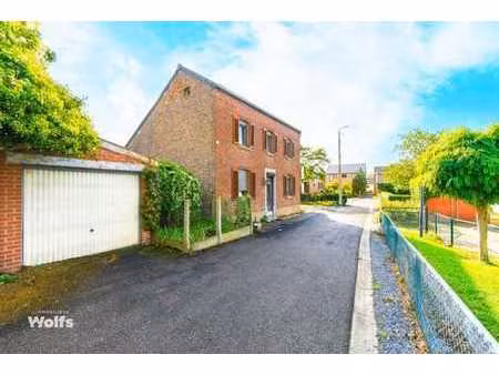 spacieuse maison d'habitation avec garage et jardin !