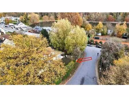 opportunité rare : une adresse d'exception au lac de genval