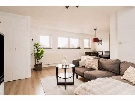 appartement rénové prêt à emménager avec terrasse et parking