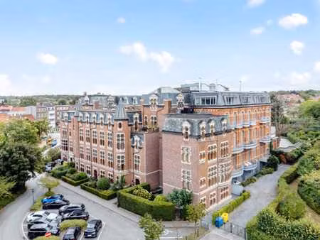 appt de ± 210 m²  situé dans le quartier du rouge cloître